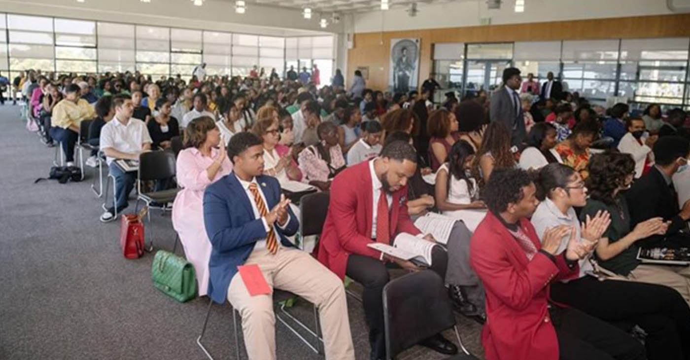 More than 200 people attended the scholarship reception hosted by the San Francisco-Bay Area National Pan Hellenic Council. Photo by Chika Emeka.