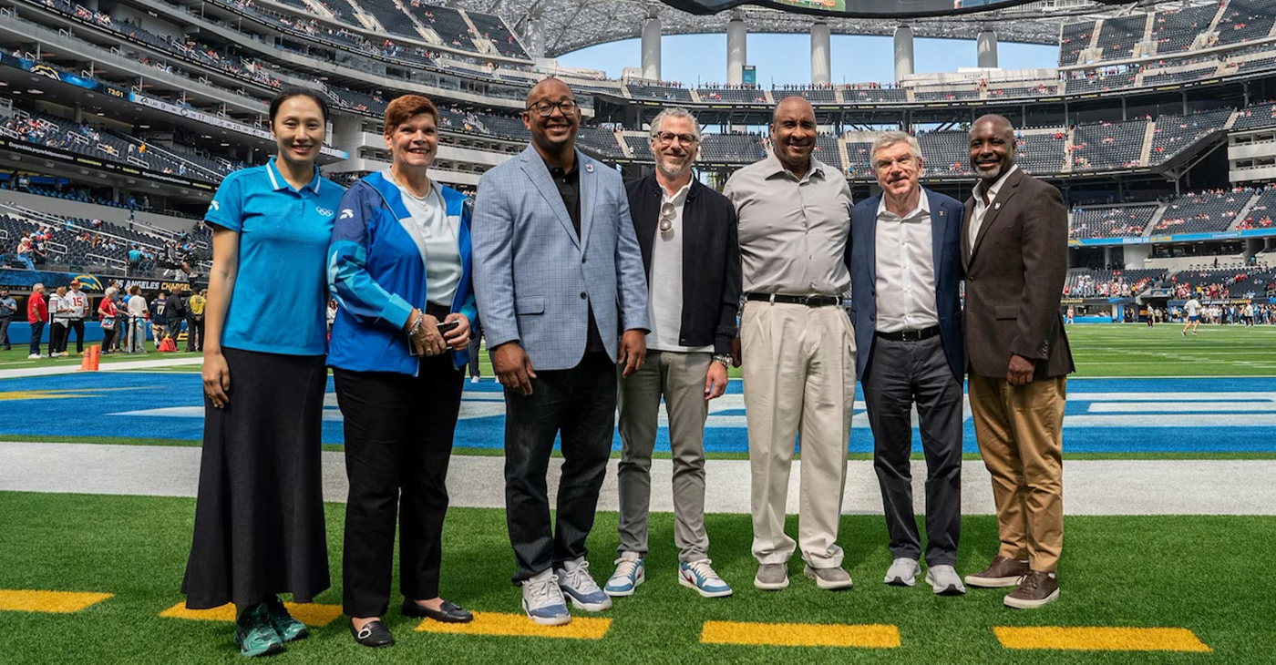 From left to right: IOC Member Hong Zhang, IOC Vice President Nicole Hoevertsz, Rex Richardson, Mayor of Long Beach, LA28 President Casey Wasserman, James T. Butts, Mayor of Inglewood, IOC President Thomas Bach, Marqueece Harris-Dawson, the President of the Los Angeles City Council (IOC/Greg Martin)