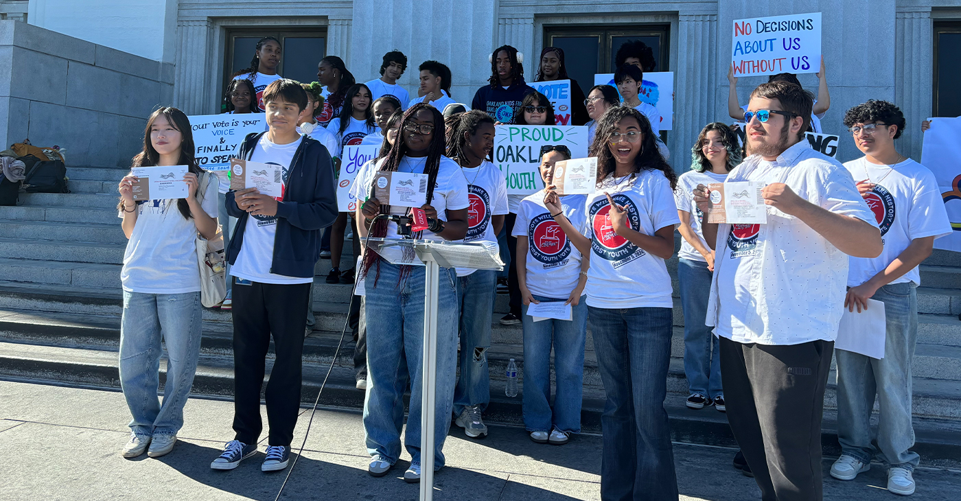 Oakland Unified School District high school teens gathered at Alameda County Courthouse to cast their ballots for school board directors. This is the first time in Oakland’s history that students 16 and 17 years old are allowed to vote in local elections. Photo by Magaly Muñoz