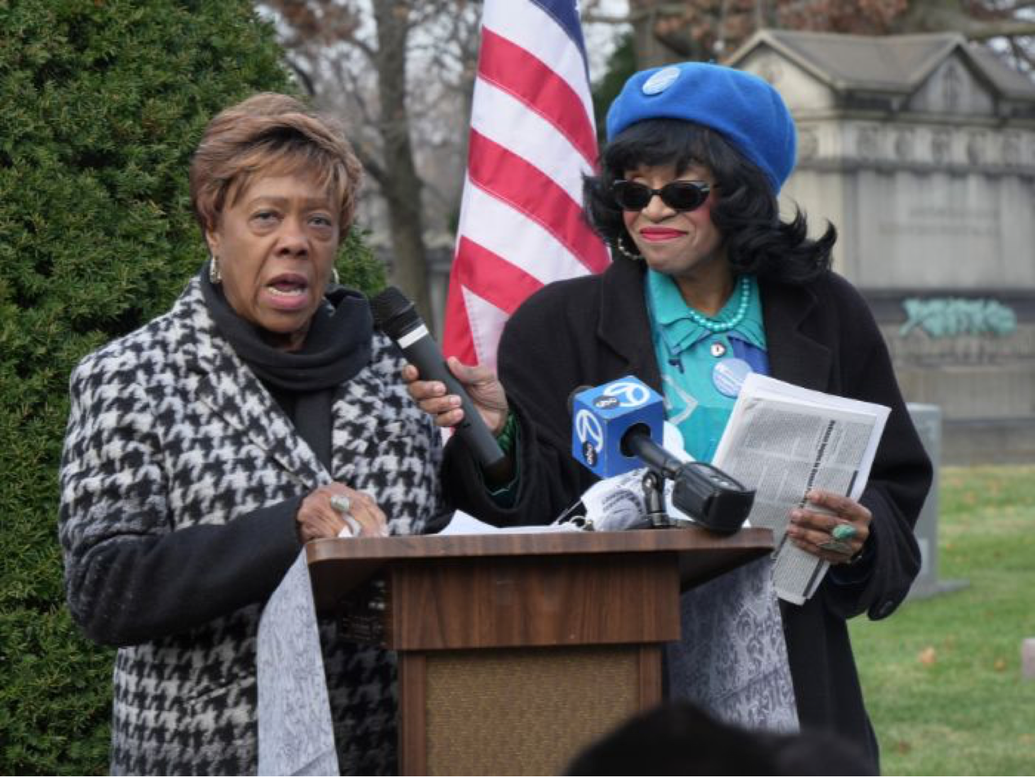 Dr. Barbara J. Norman, expounding on the legacy of Mayor Washington with Andrea Smith (Photo Credit: Tacuma R. Roeback).