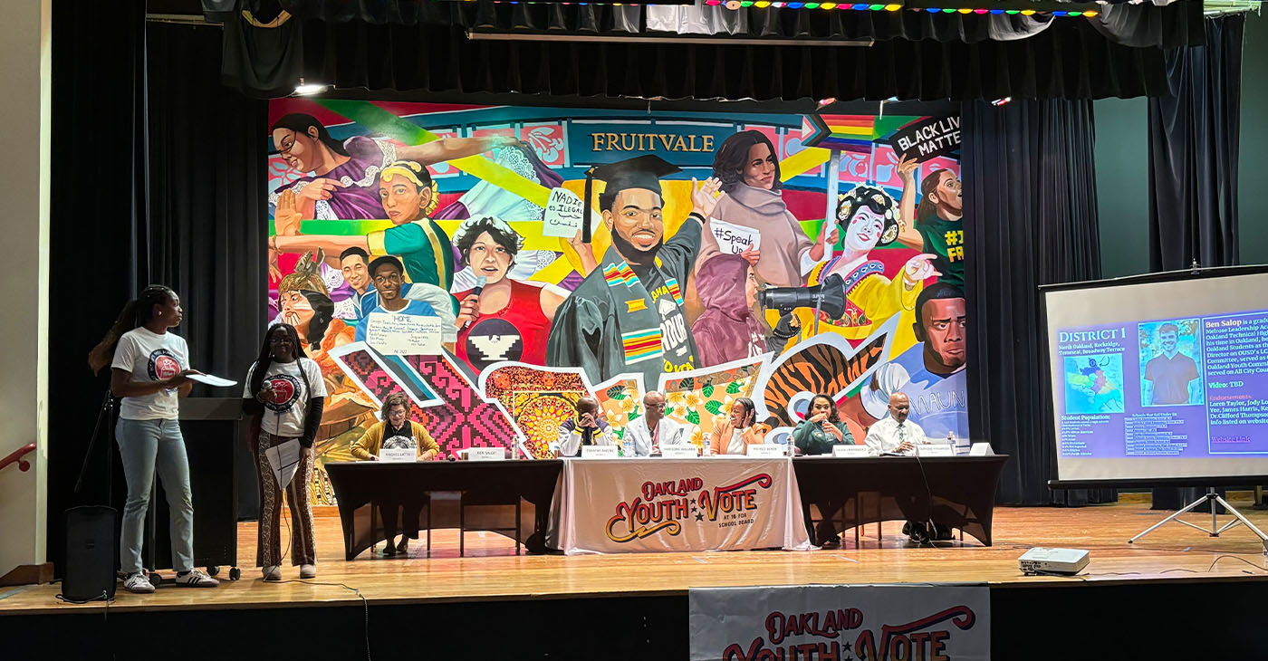 Oakland Youth Vote hosting a candidate forum at Fremont High School to better learn where director candidates stand on important issues. Photo by Magaly Muñoz.