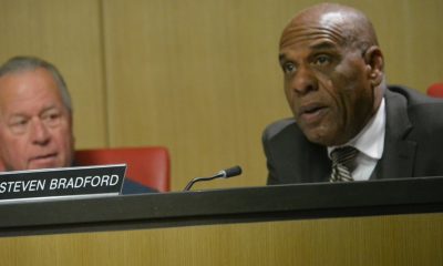 Sen. Steven Bradford (D-Gardena), right, abstains from voting on SB 1327 while Sen. Bill Dodd, left, who was critical of the bill, votes to approve it. SB 1327, which proposed imposing taxes on major tech companies to fund local newsroom, never received a hearing in the Assembly. (CBM photo by Antonio Ray Harvey)