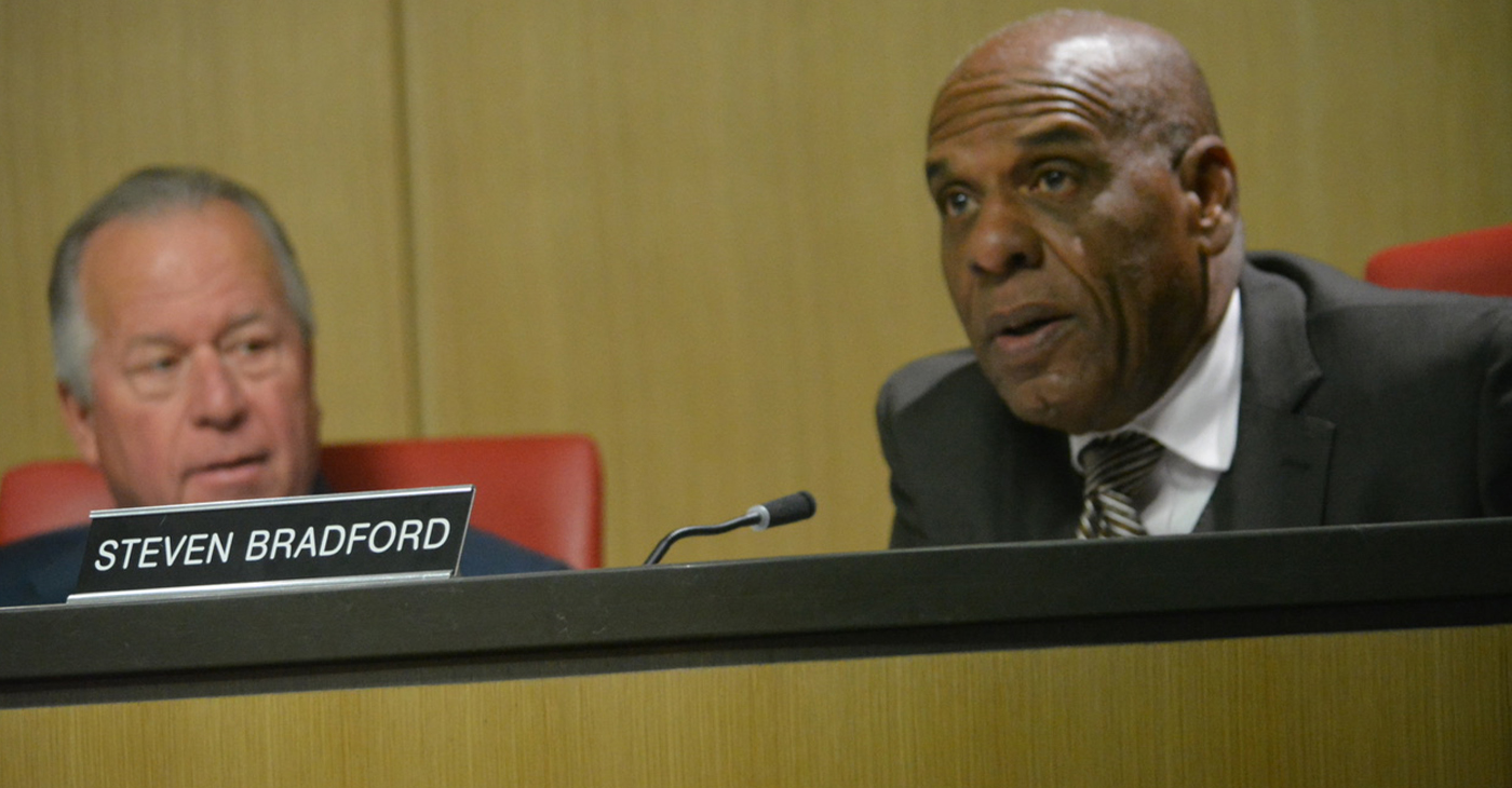 Sen. Steven Bradford (D-Gardena), right, abstains from voting on SB 1327 while Sen. Bill Dodd, left, who was critical of the bill, votes to approve it. SB 1327, which proposed imposing taxes on major tech companies to fund local newsroom, never received a hearing in the Assembly. (CBM photo by Antonio Ray Harvey)