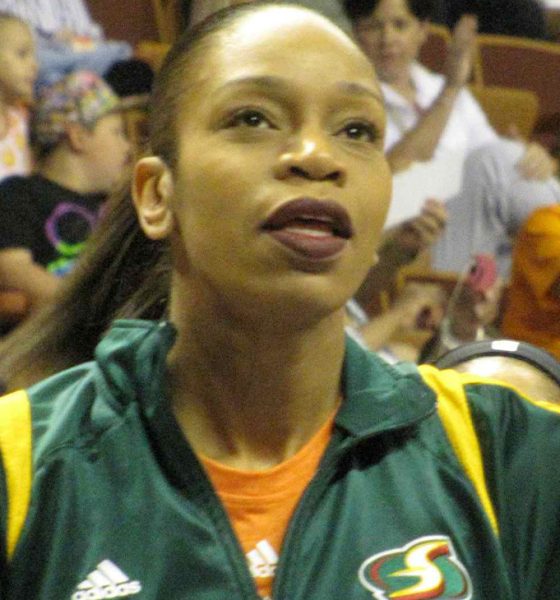 Tina Thompson at 2013 WNBA All-Star game at Mohegan Sun. 27 July 2013. Photo: Danny Karwaski/Wikimedia Commons.